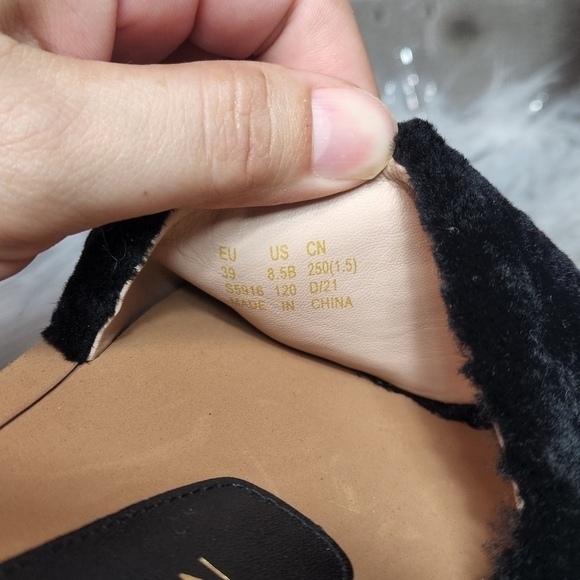 NWB Stuart Weitzman Cammy Shearling-Strap Slide Sandals - Picture 9 of 12